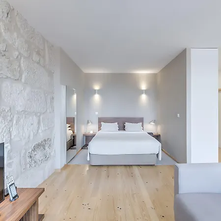 Street Sá De Noronha *