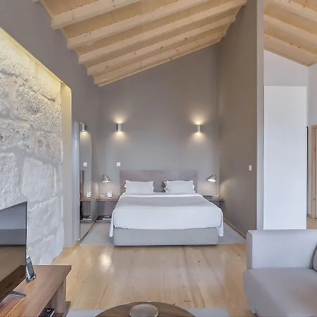 Street Sá De Noronha * Oporto